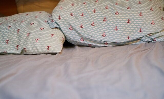 Czy należy wstawać przy powitaniu?