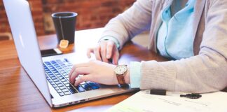 Kto zatwierdzą plan projektu?