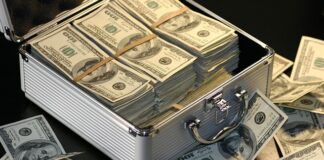 Ile zarabia Youtuber z 10 tys subskrypcji? Ile zarabia Youtuber z 10 tys subskrypcji?