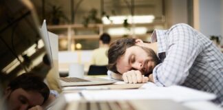 Z jakiego brokera korzysta Rafał Zaorski?