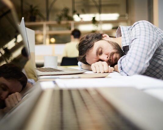 Z jakiego brokera korzysta Rafał Zaorski?