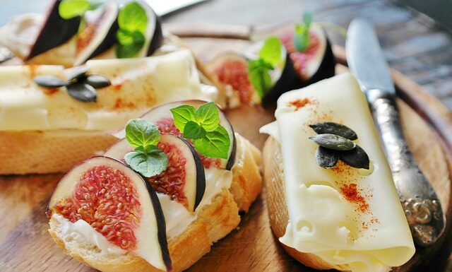 Czy serek wiejski i twaróg to to samo?