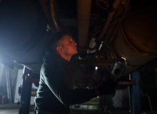 Czy opłaca się kupić podnośnik nożycowy